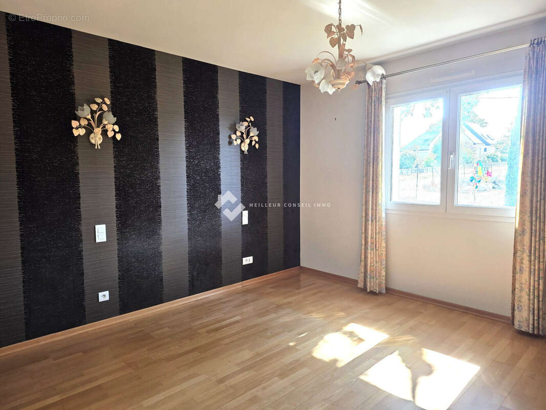 Maison 138 m² à Saint-Ave  - photo 7