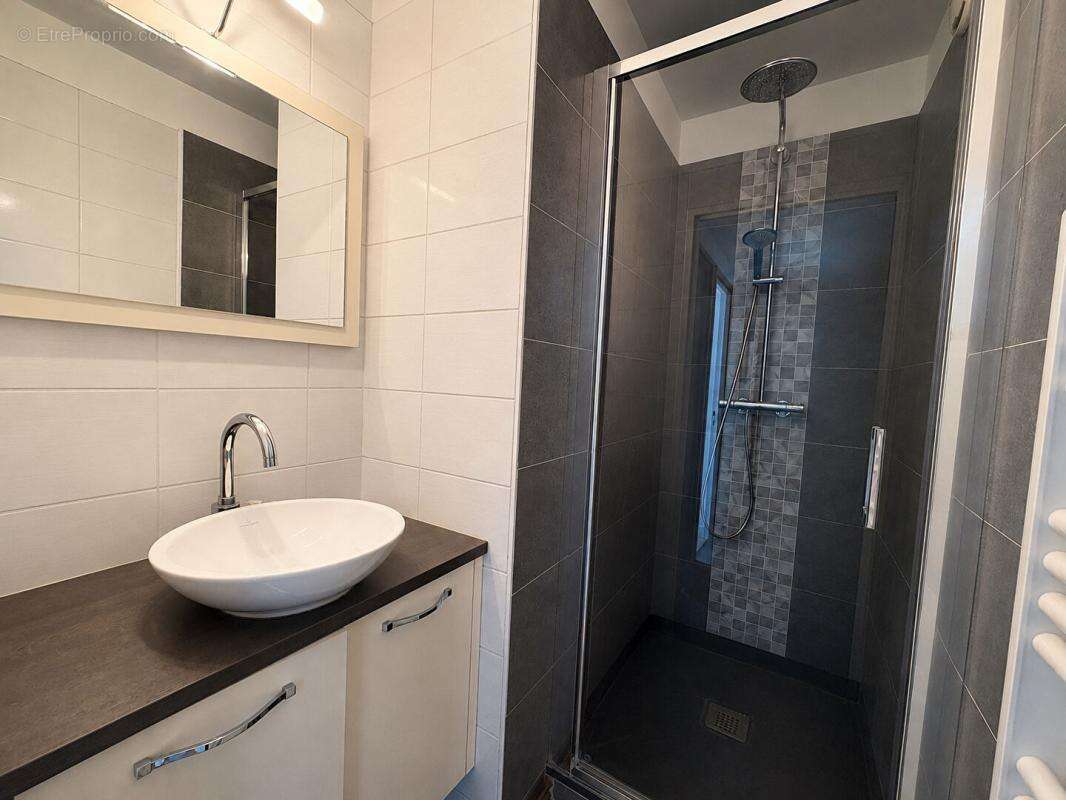 Appartement à CHARENTON-LE-PONT