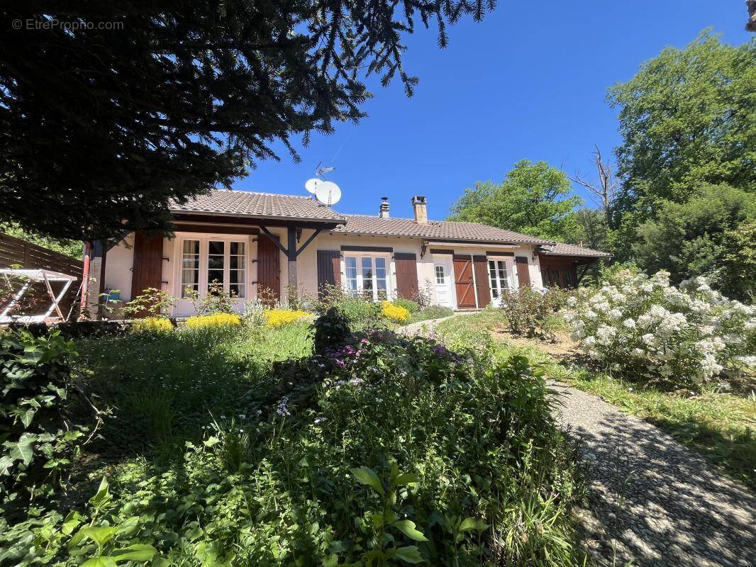 Maison à ETAGNAC