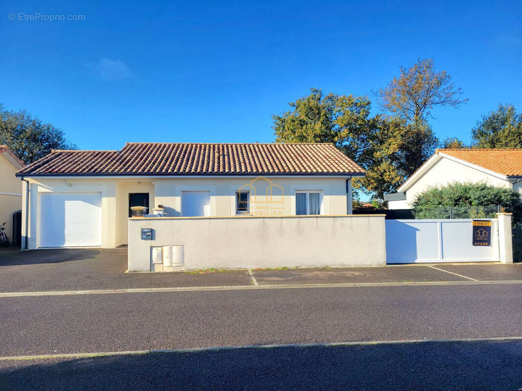 Maison à PARENTIS-EN-BORN