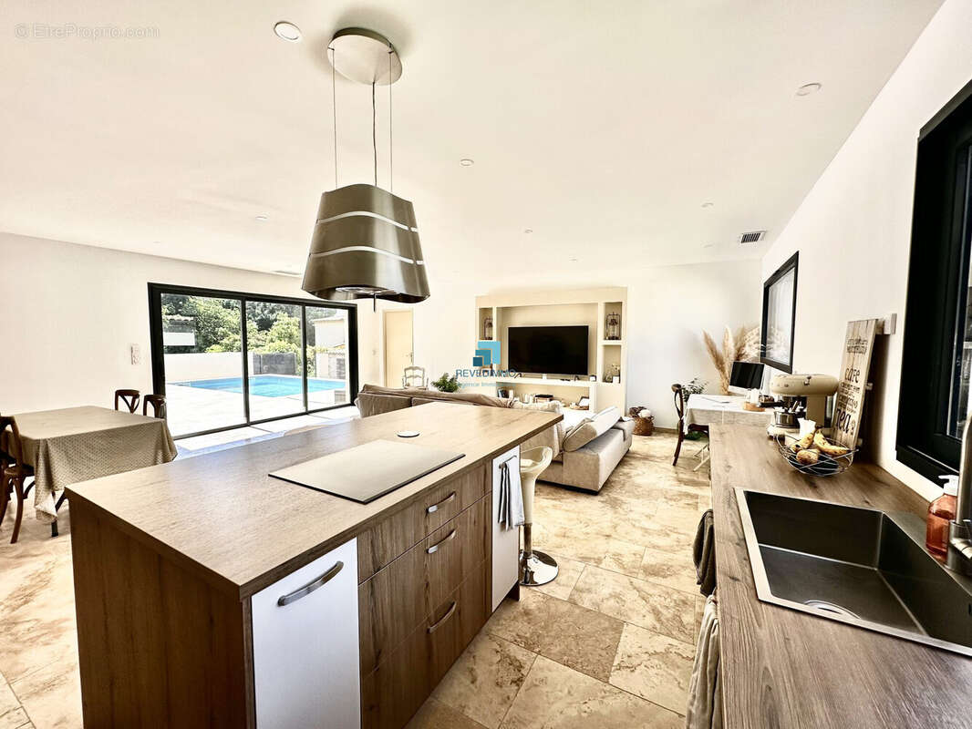 Maison à L&#039;ISLE-SUR-LA-SORGUE