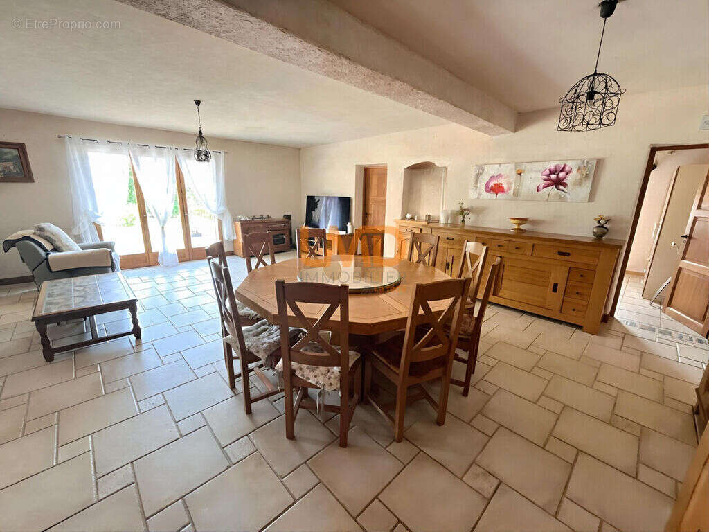 Maison à CHATEAUDOUBLE