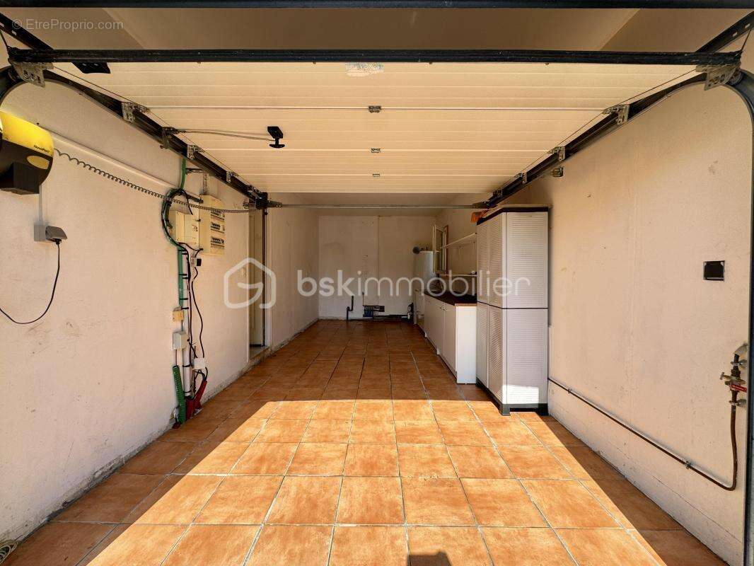 Plain-pied 3 chambres avec garage, piscine et grand terrain - photo 18