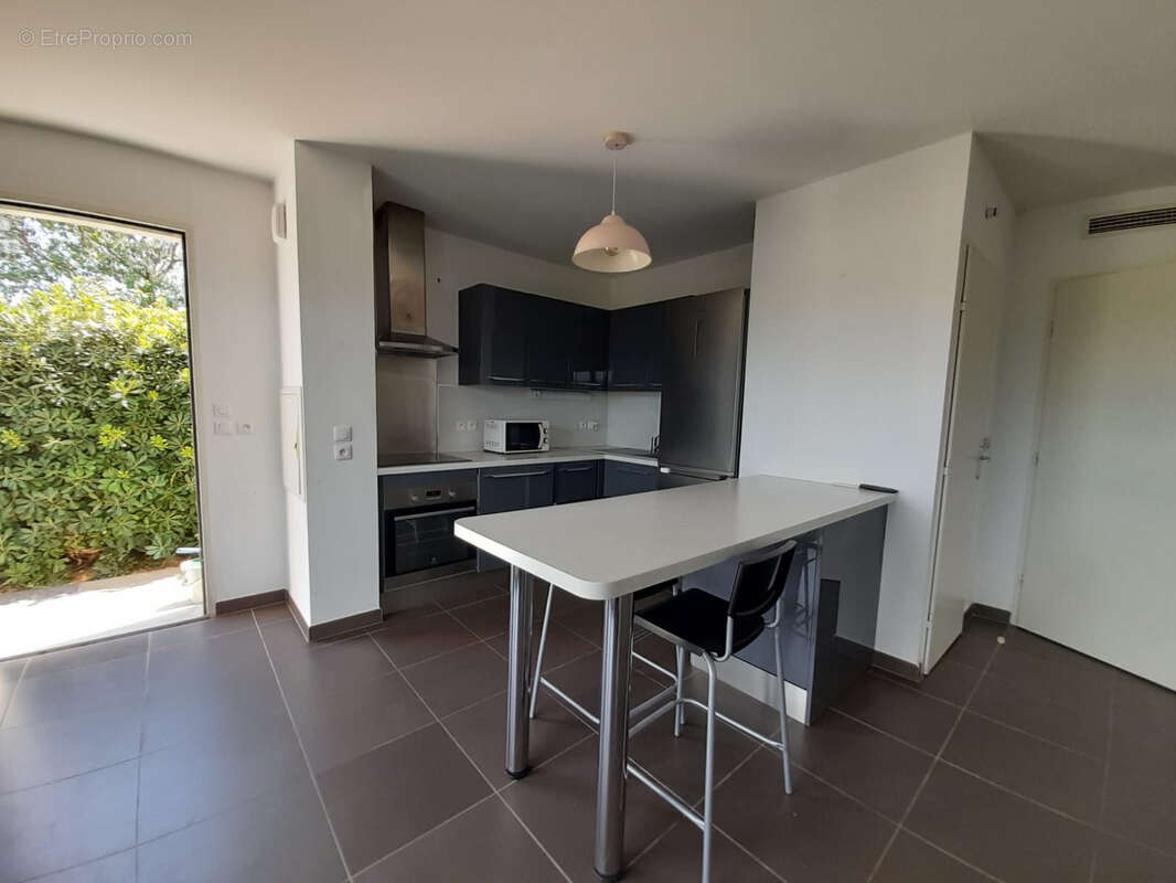 Appartement à SENAS