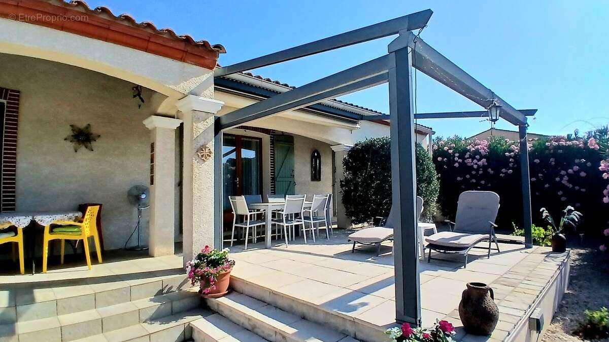 Agréable villa avec piscine chauffée et terrain de pétanque. - photo 4