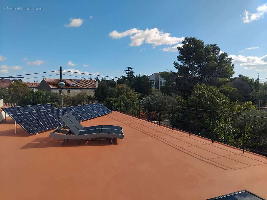 A vendre maison 8 pièces avec jardin, terrasse et vaste garage. - photo 10