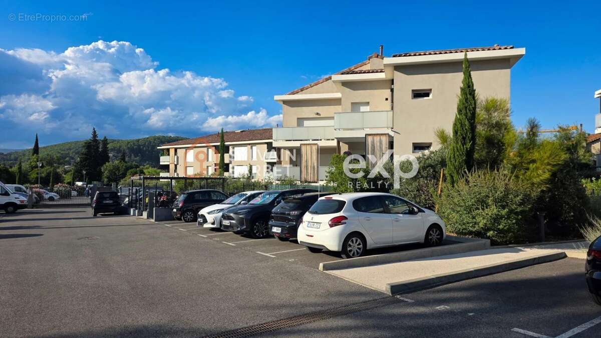 Appartement à SOLLIES-PONT