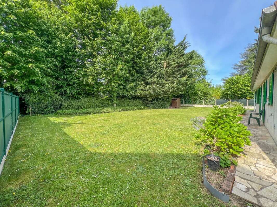 Maison à LE MESNIL-SAINT-DENIS