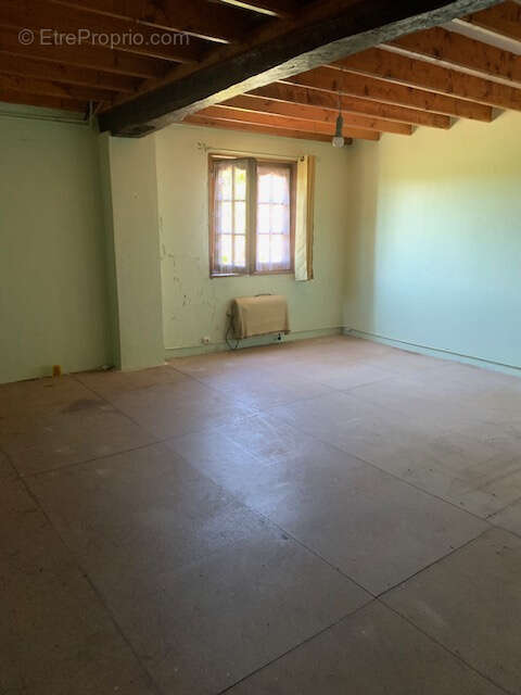 Maison à AMBRIERES-LES-VALLEES