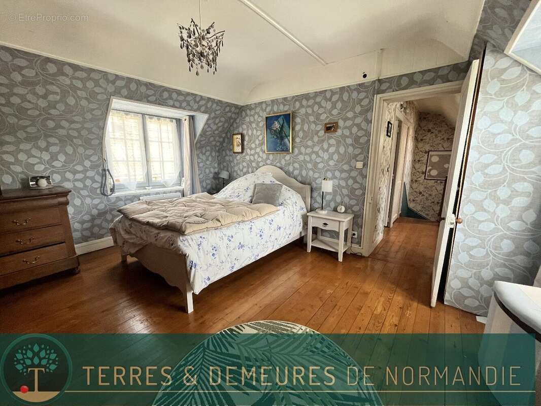 Maison à SAINT-PIERRE-SUR-DIVES