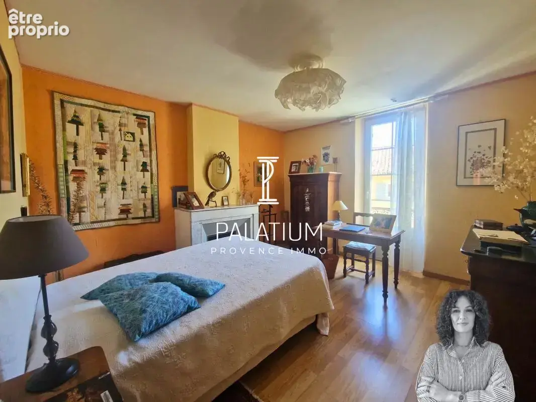 Maison de ville du XIXᵉ siècle avec extérieur intimiste – Centre-ville - photo 8