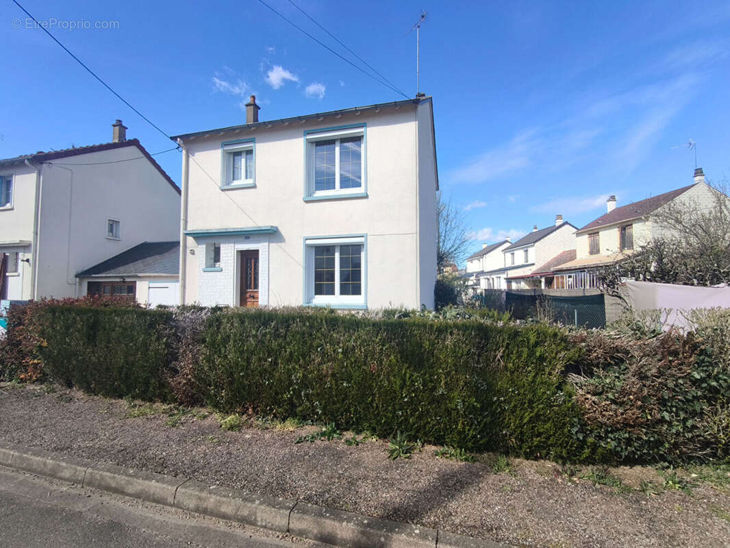 Maison à VARENNES-VAUZELLES