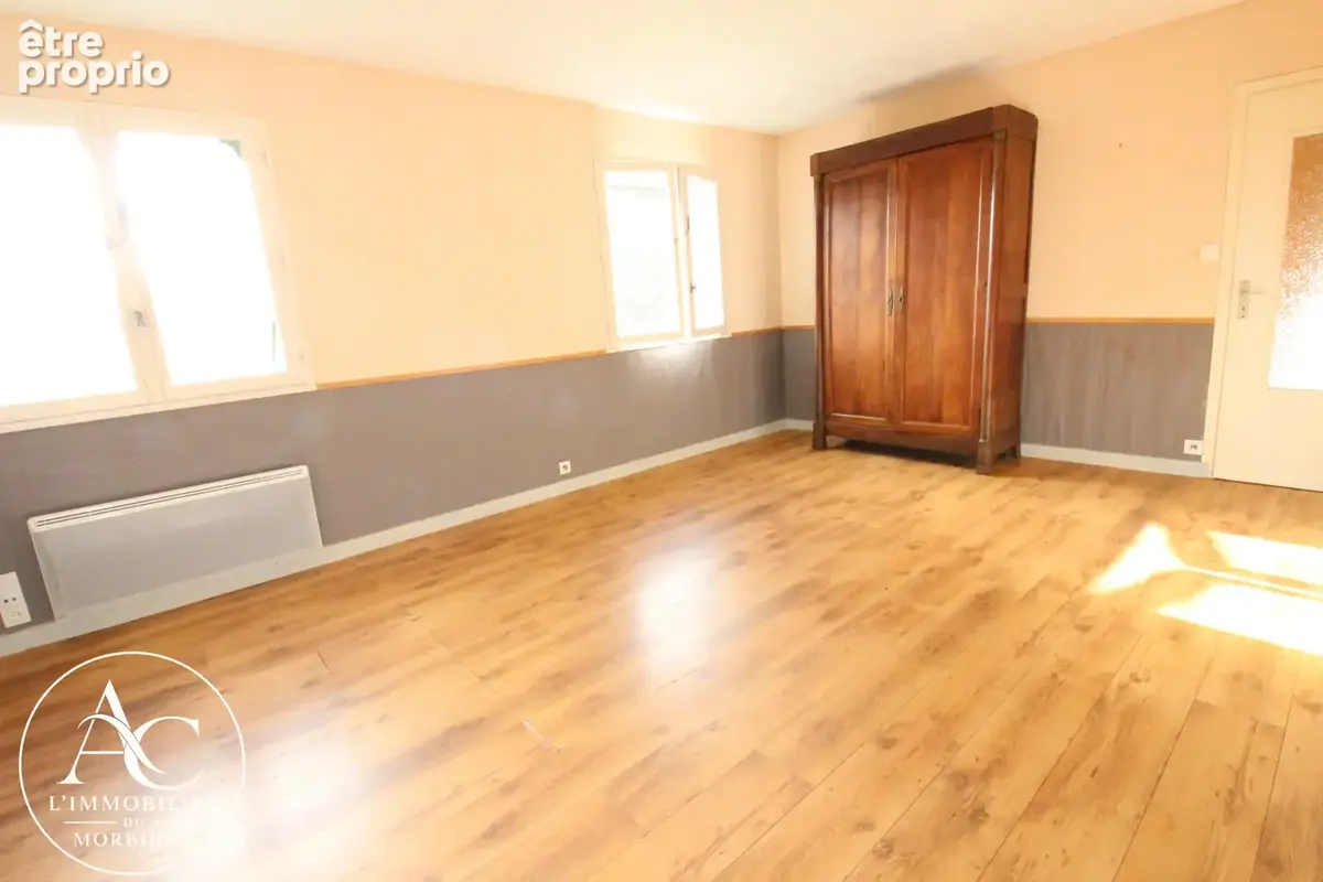 Maison avec dépendances et 10 000 m2 de terrain agricole. - photo 11