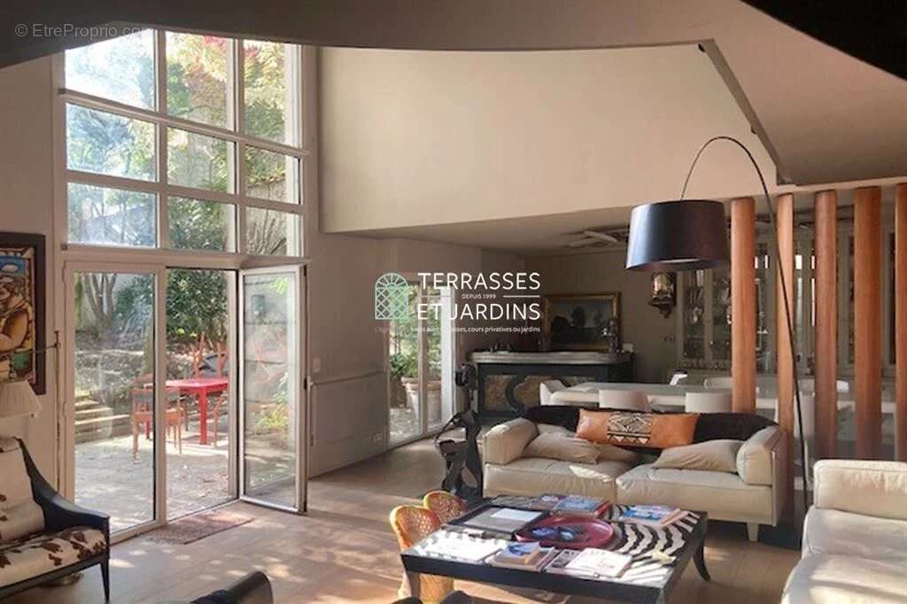 Appartement à PARIS-14E