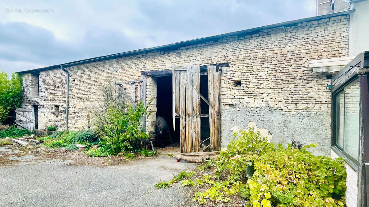 Maison à VOUZAILLES