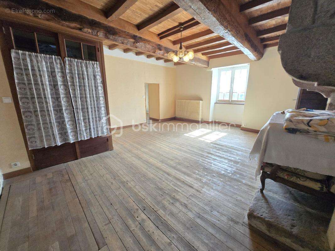 À Dinan, dans le secteur recherché de Léhon, maison de ville en pierre avec garage et courette - photo 8