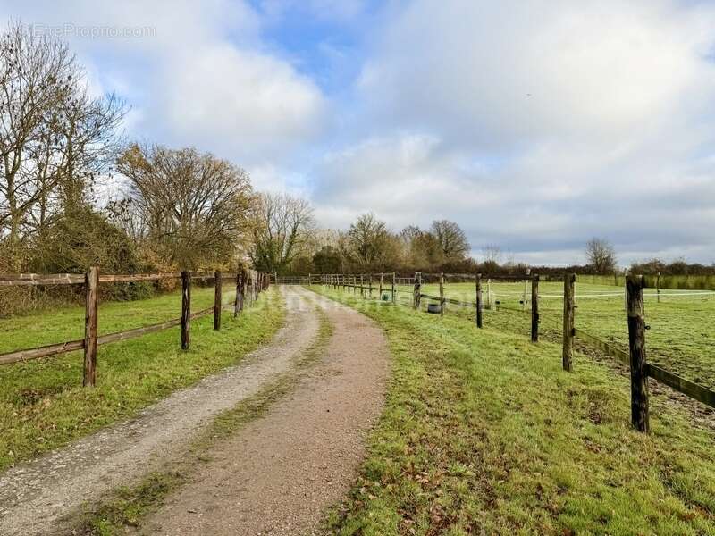 Maison à SAINT-CYR-DU-RONCERAY