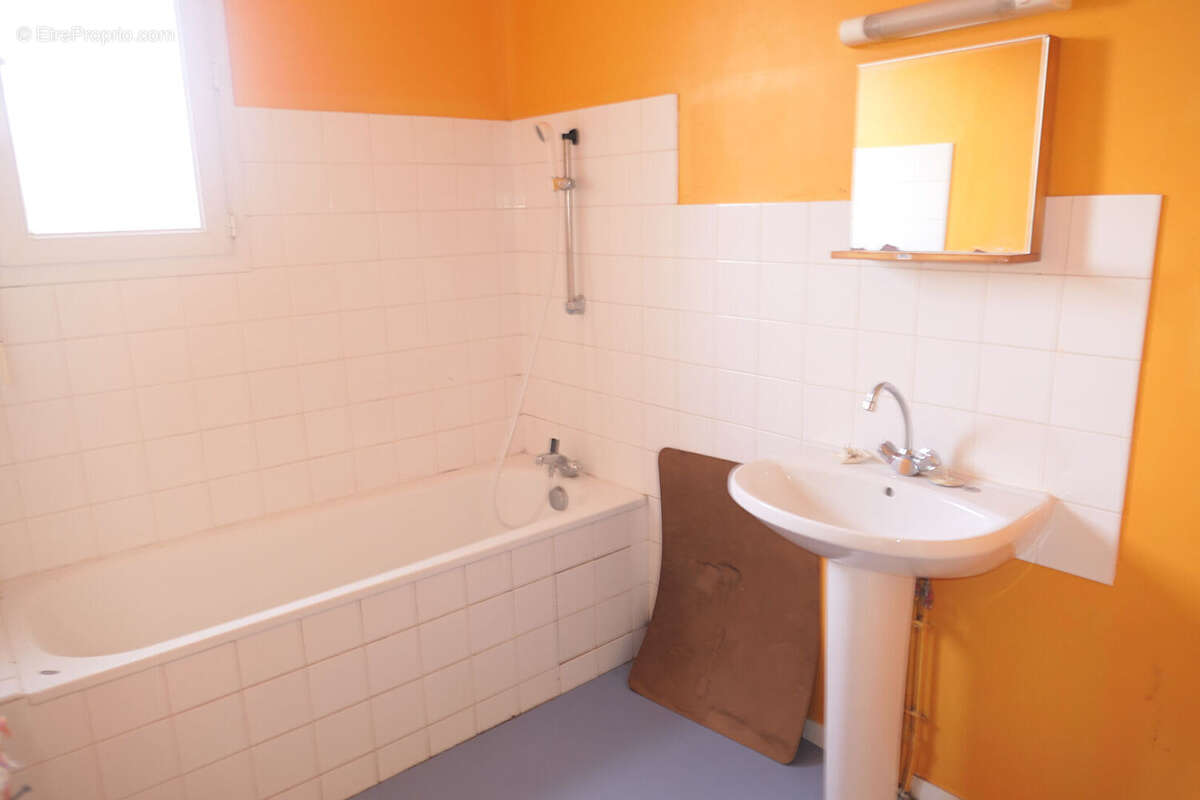 Maison à SAINT-CYR-DU-BAILLEUL