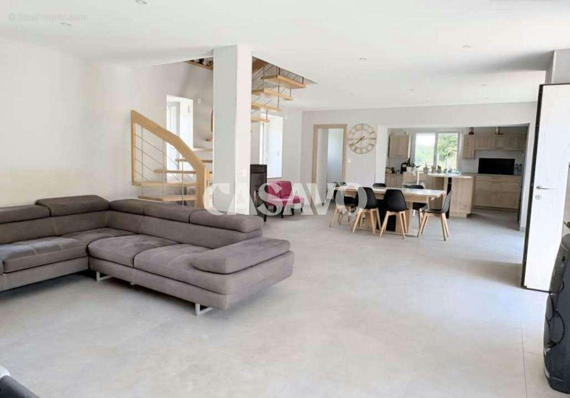 Vente Maison 4 pièces de 114m² - 38440 Meyssiez - photo 6