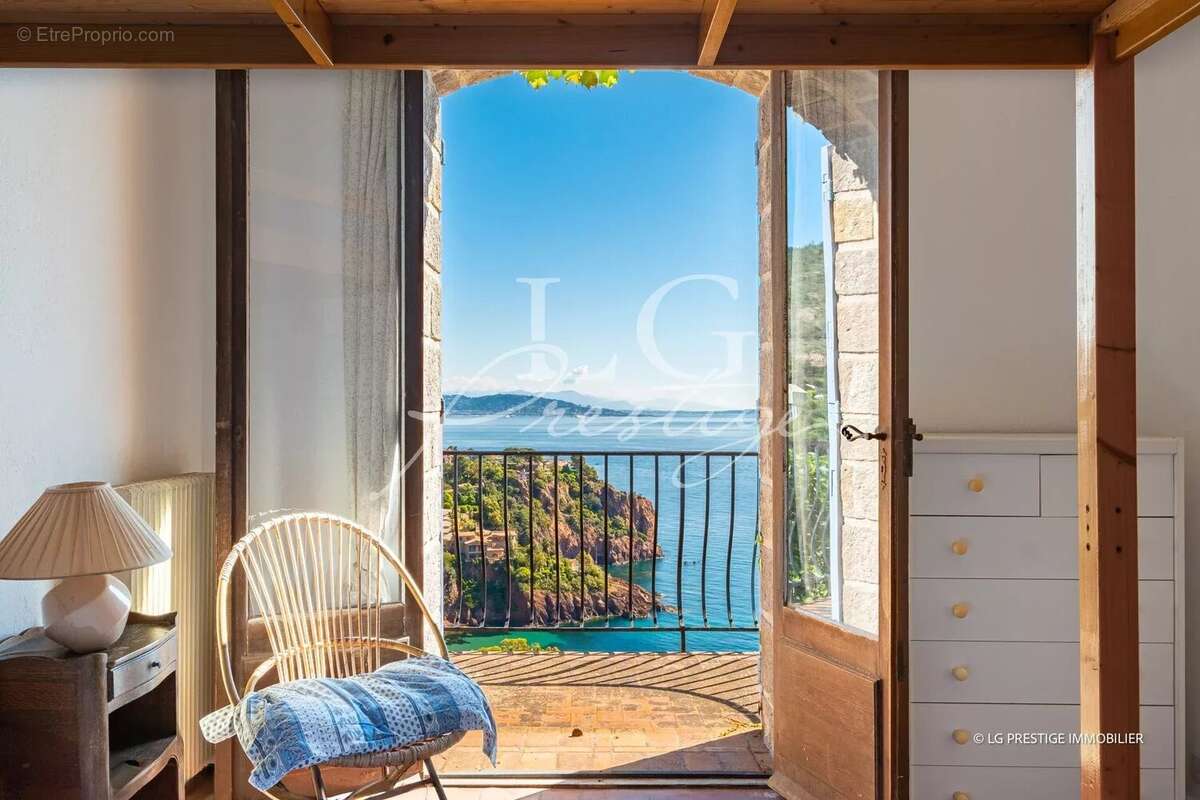 Maison à THEOULE-SUR-MER