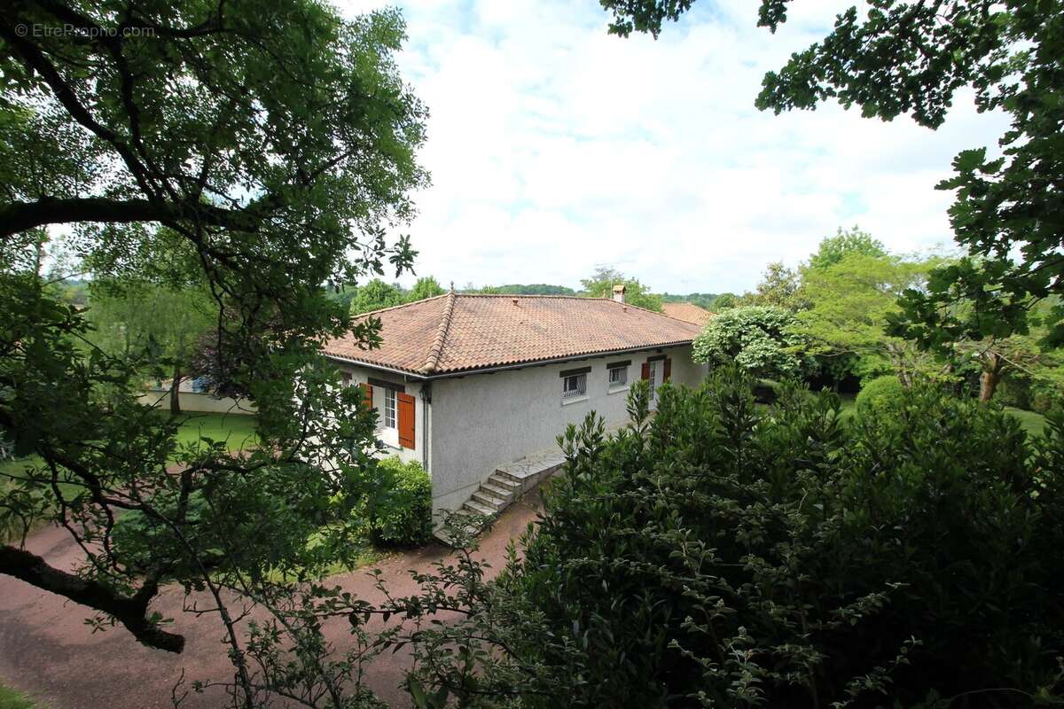 Maison à AUNAC