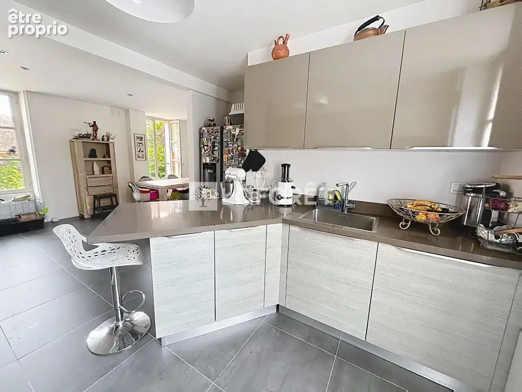 Maison de caractère avec dépendance et sous-sol  9 pièces- 190 m2 - photo 3