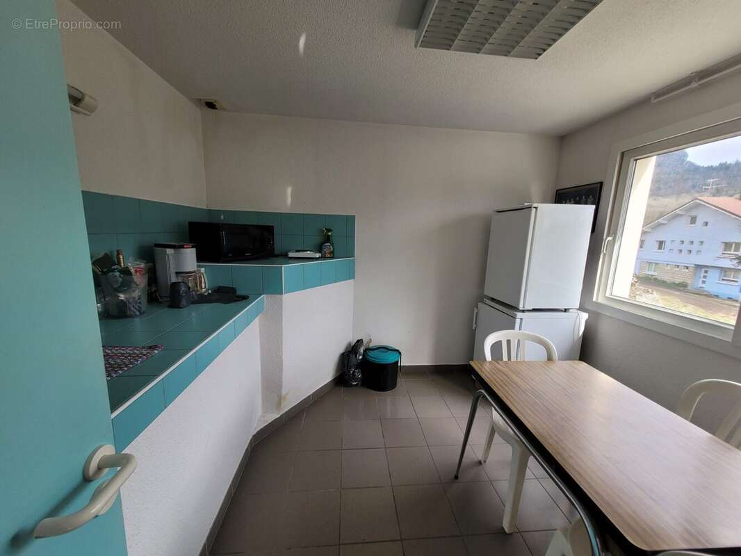 Commerce à VILLARDS-D'HERIA