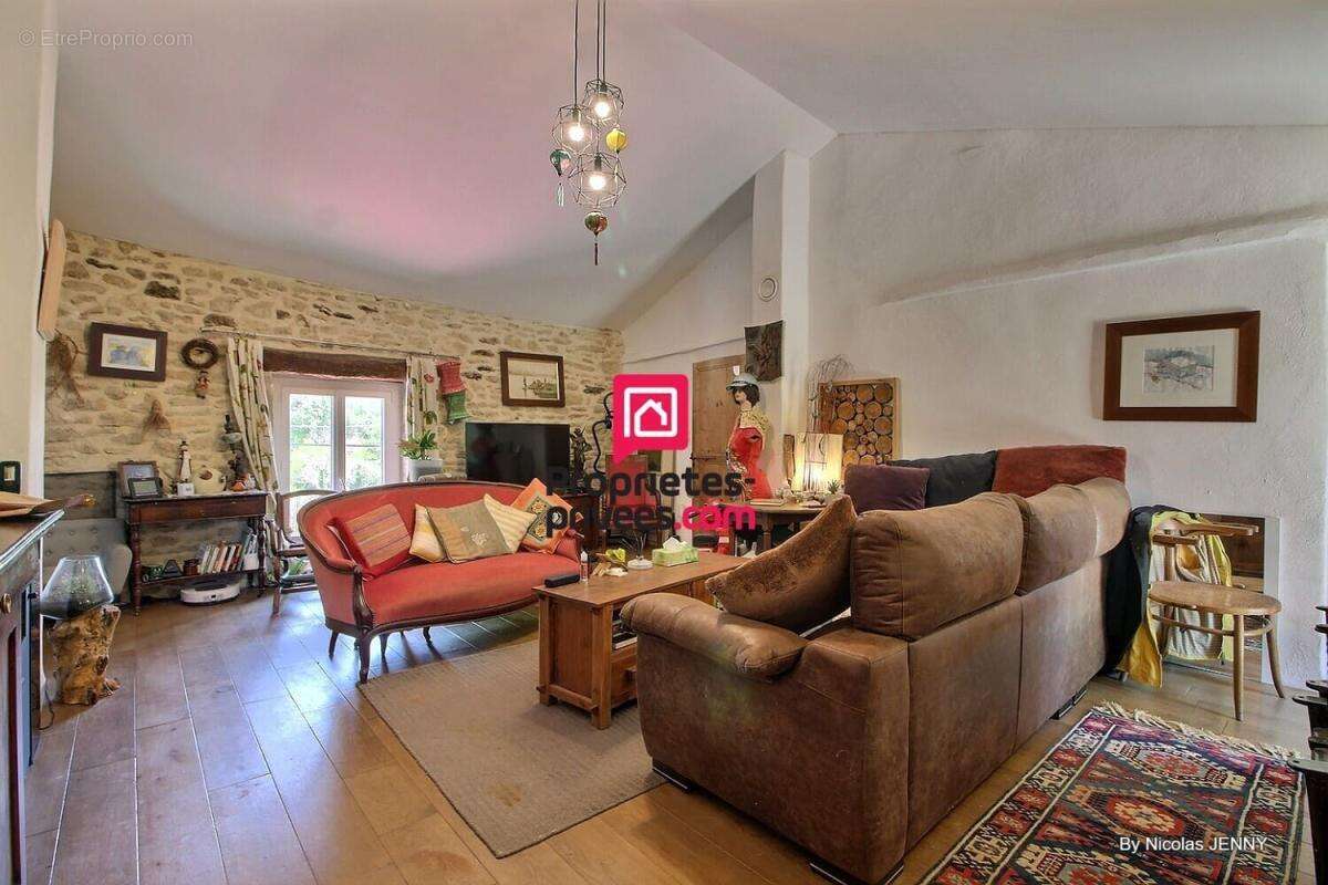 Maison à SUZE-LA-ROUSSE