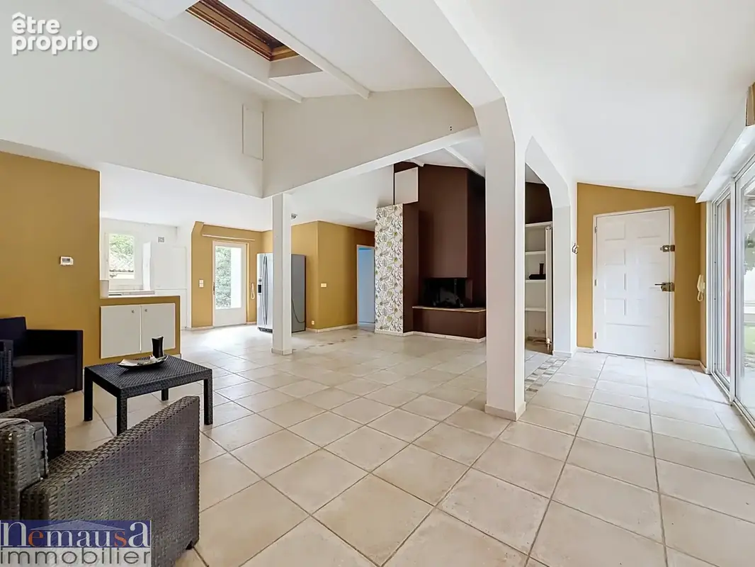 A vendre - nîmes   belle maison de plain-pied de 150 m2 avec piscine sur une parcelle de 2 100 m2 - photo 7