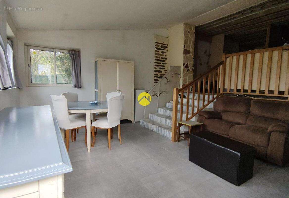 Maison à MORTROUX