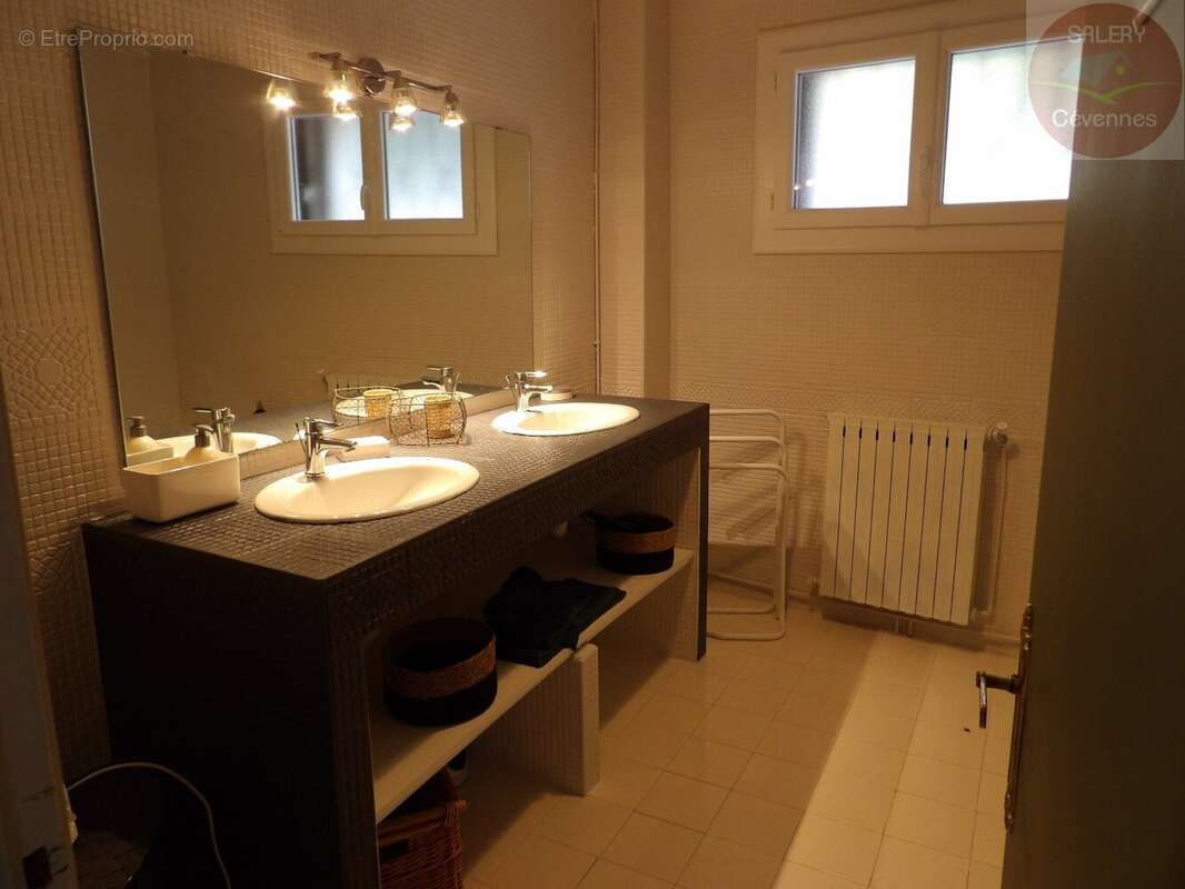 Maison à VEZENOBRES