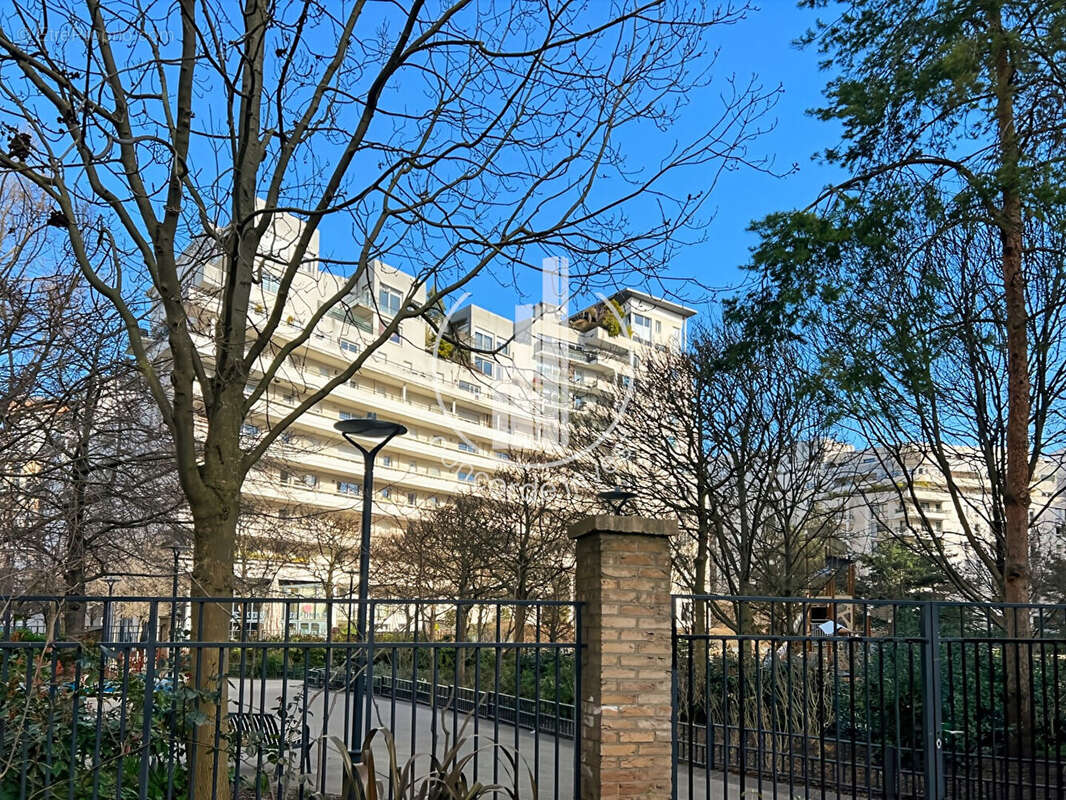 Appartement à COURBEVOIE