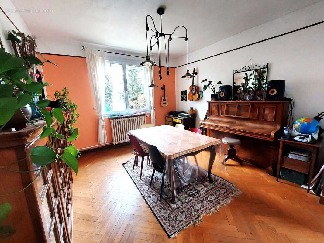 Maison à LA CHAUSSEE-SAINT-VICTOR