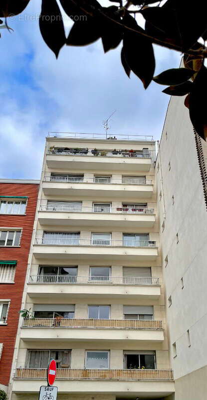 Appartement à LA GARENNE-COLOMBES