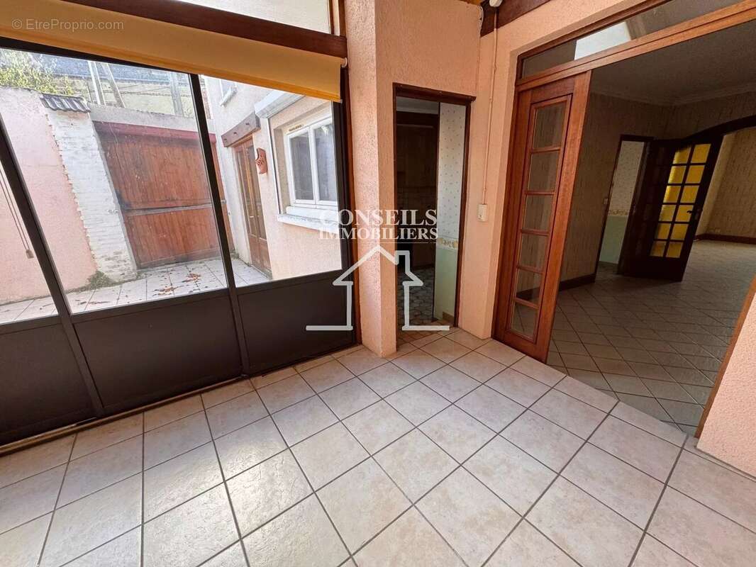 Maison à VILLENEUVE-SUR-YONNE