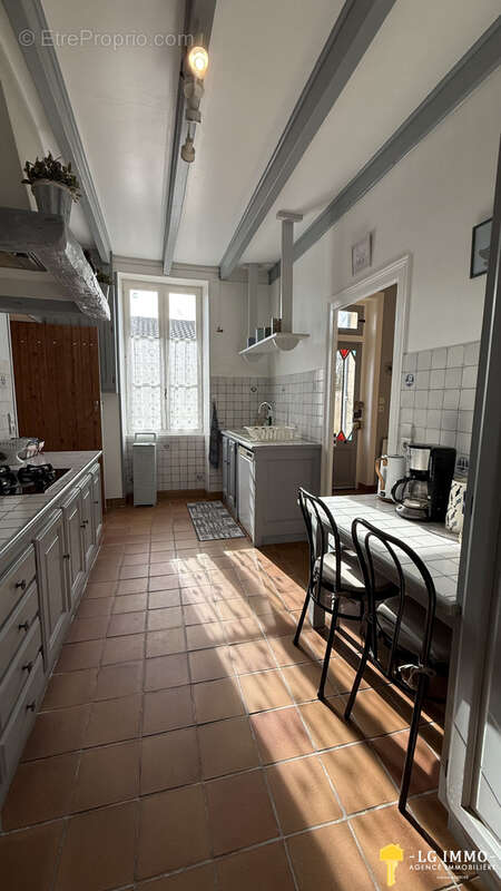 Maison à BRIE-SOUS-MORTAGNE