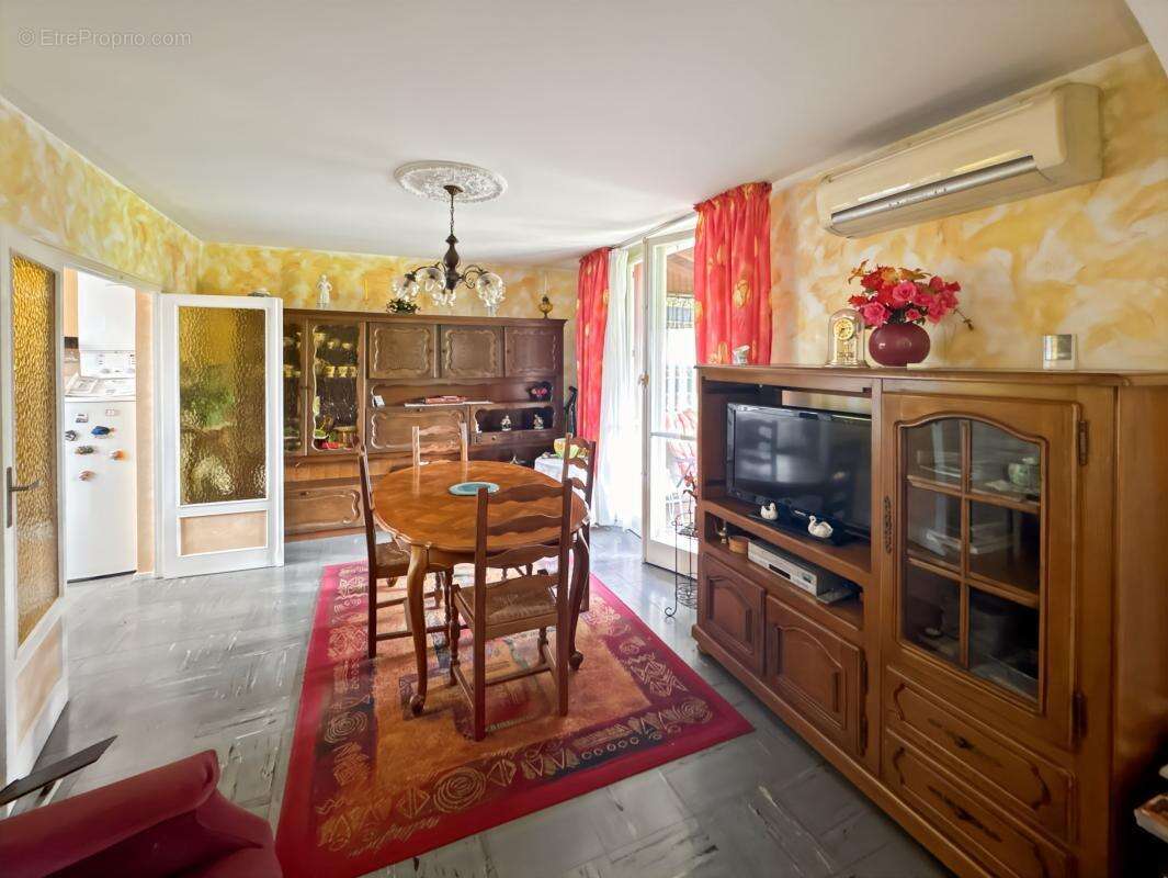 Maison à SAINT-LEON-SUR-L'ISLE