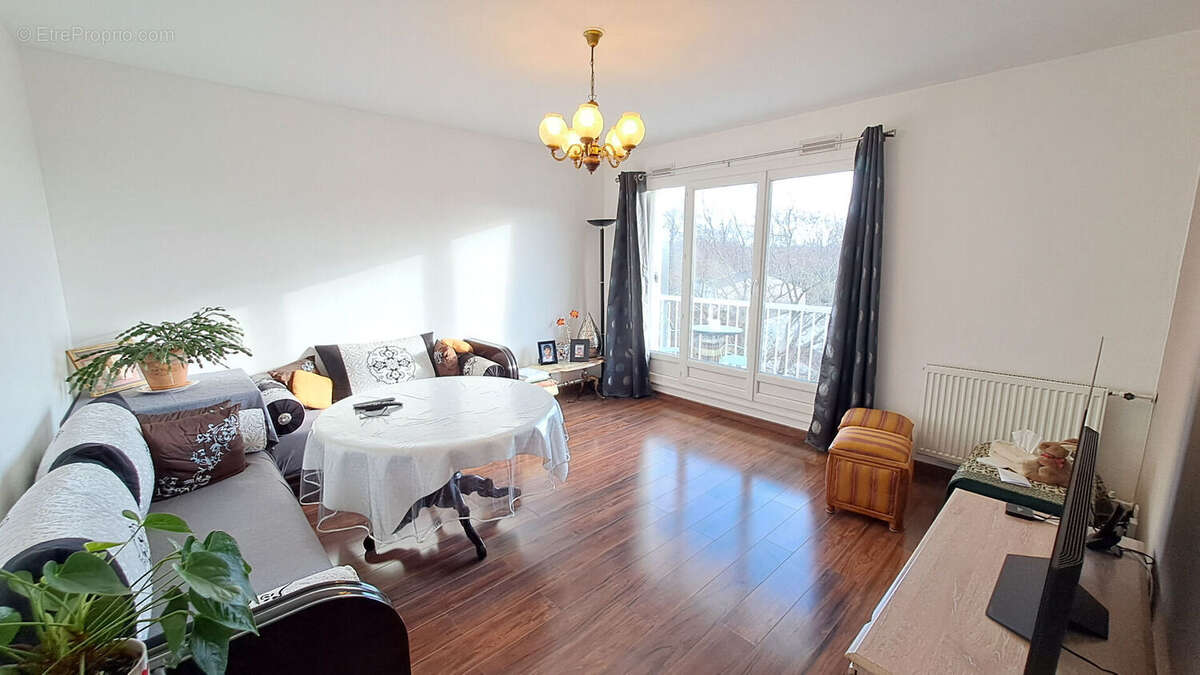 Appartement à MAGNY-LES-HAMEAUX