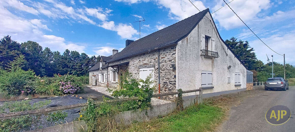 Maison à LA CHAPELLE-GLAIN