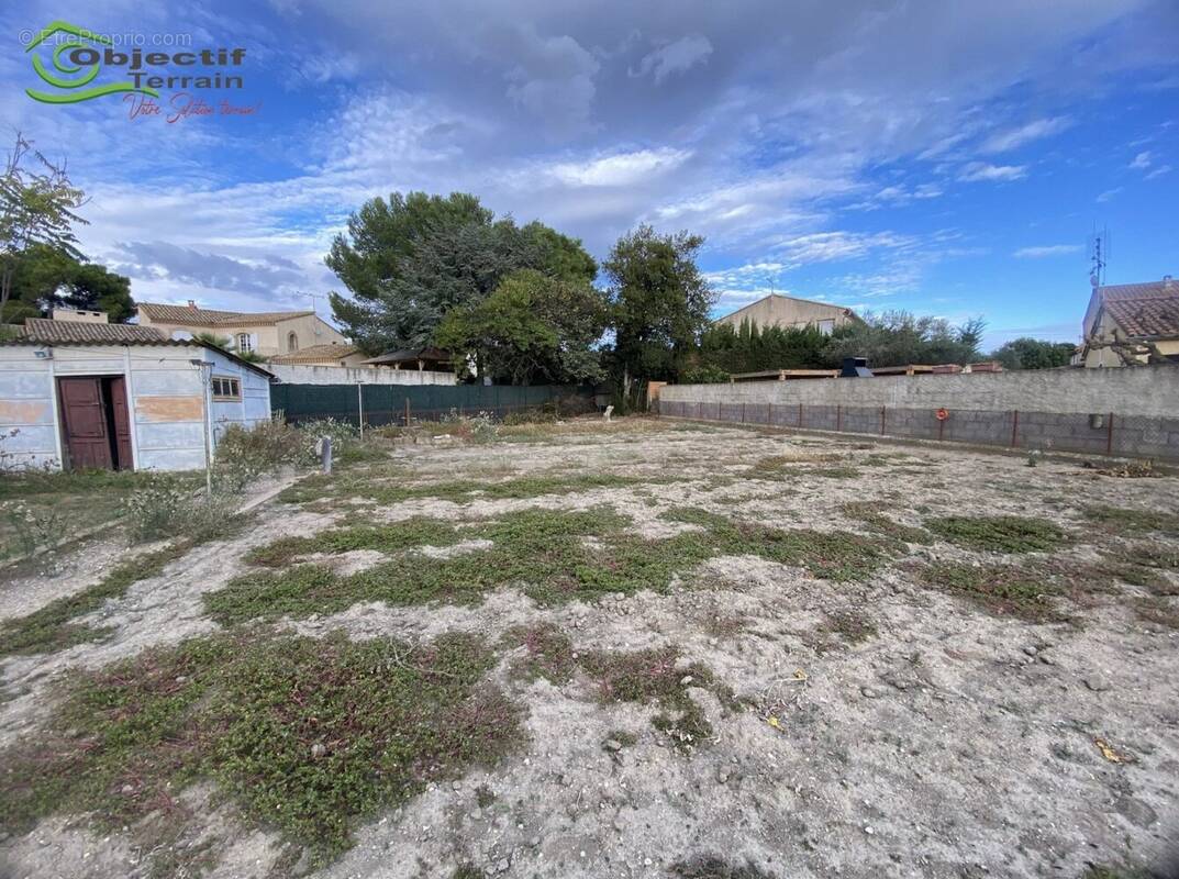 Terrain à NISSAN-LEZ-ENSERUNE
