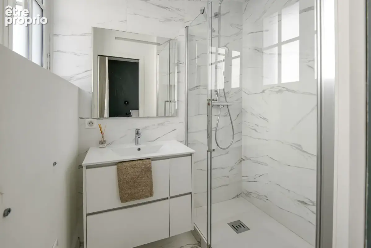 Maison très soignée de 185 m²  (215 m² au sol) entièrement rénovée en 2019 avec deux garages à proximité du quartier commerçant  - photo 11