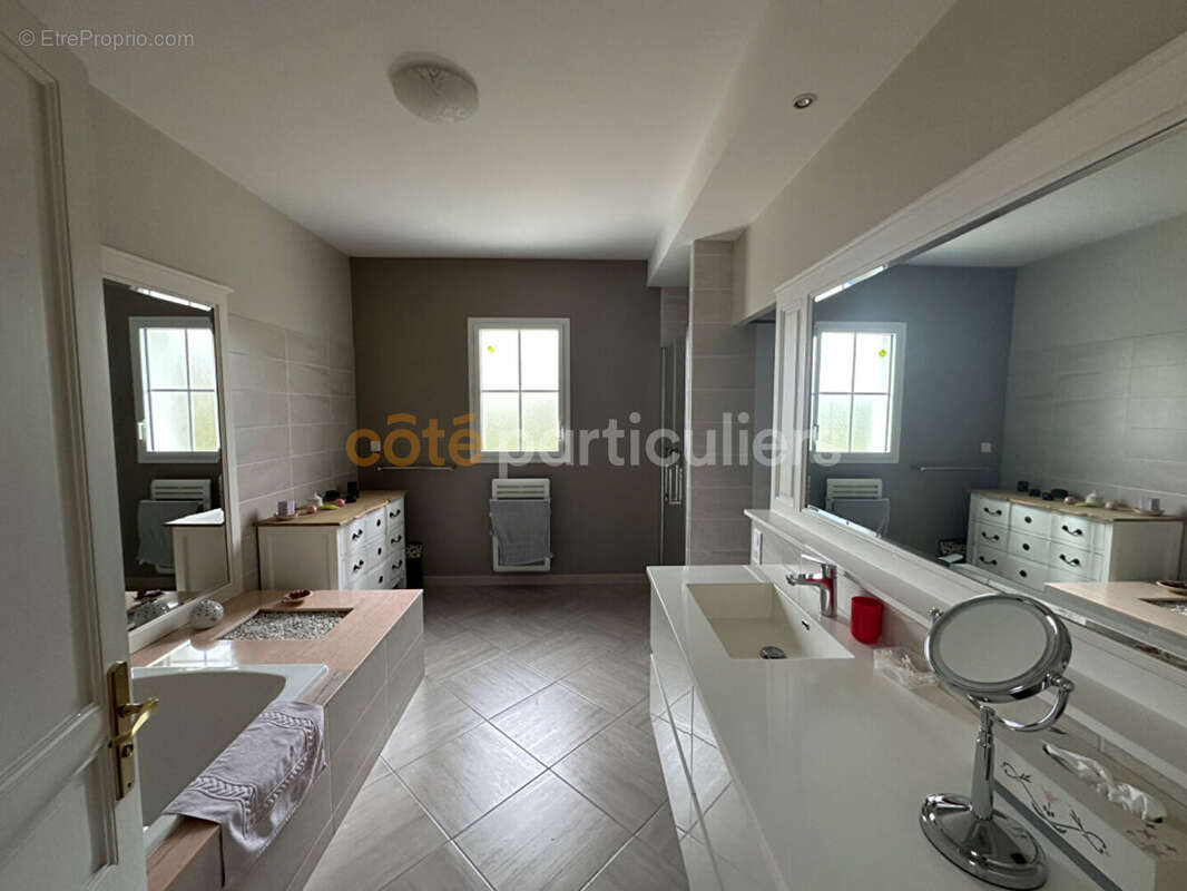 Maison à MORTAGNE-SUR-SEVRE