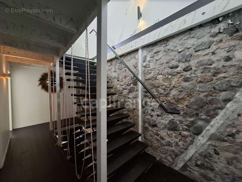 A vendre - Maison de Bourg Atypique et Rénovée – Vue Mer et Montagne – Saint-Pierre (972) - photo 10