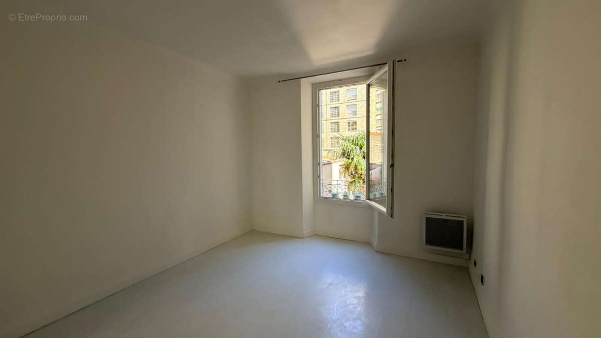 Appartement à MARSEILLE-5E