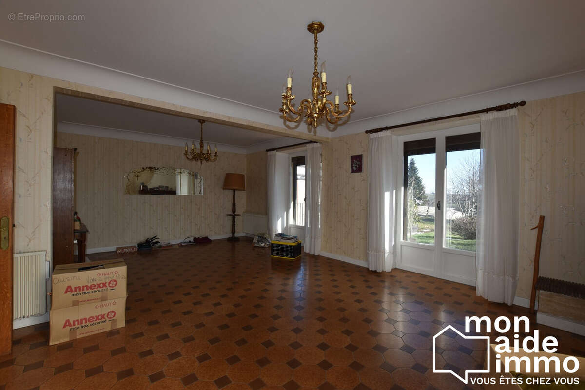 Maison à RIEUPEYROUX