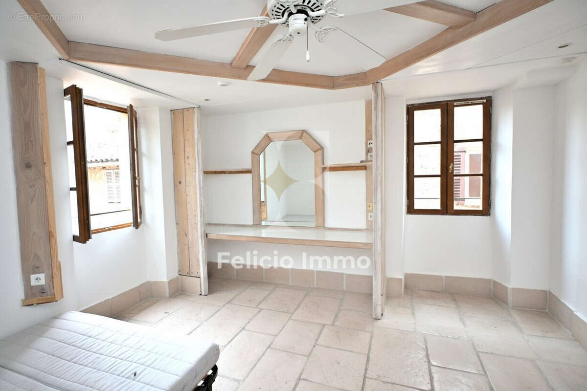 Appt 2ème étage - chambre - Appartement à VALBONNE