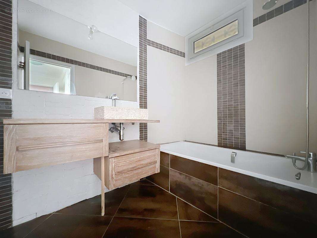 Appartement à VILLENEUVE-LOUBET