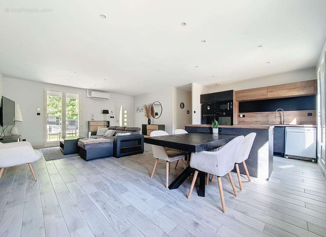 Maison à PONT-EVEQUE