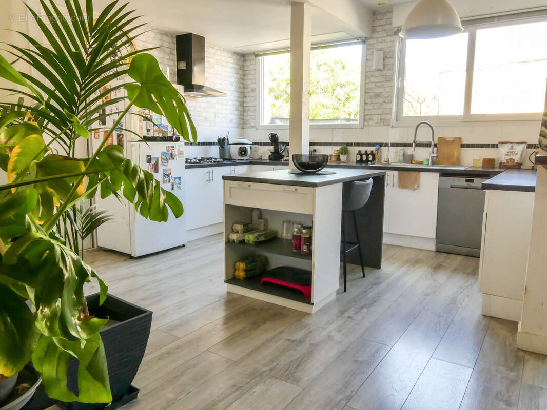 Maison de bourg rénovée avec atelier de 65 m2   Le Louroux-Béconnais - photo 7