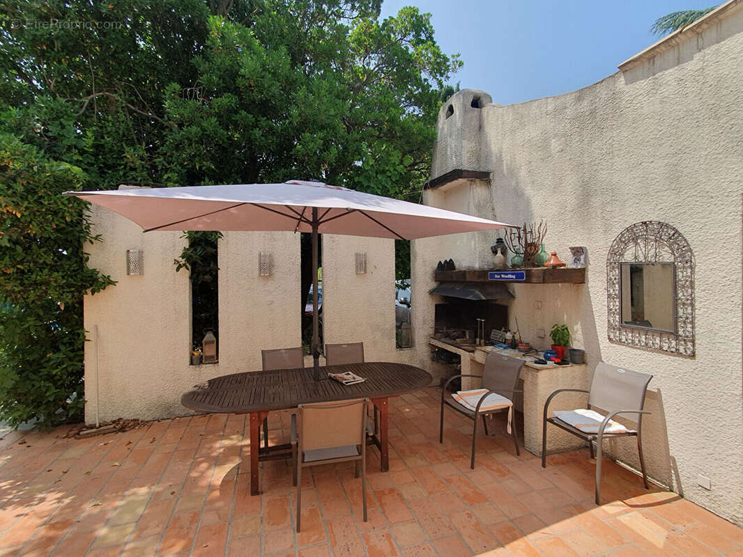 Calvisson  vente en viager, occupe 1 tete  villa 99m²  1990m² de jardin - photo 8